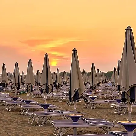 Gracious Flat With A Big Terrace In 3* Bibione