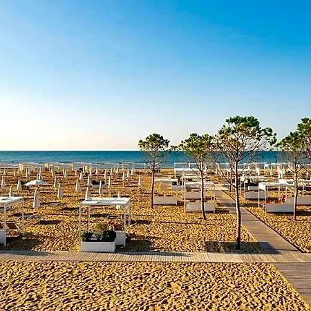 Gracious Flat With A Big Terrace In Hotel 3*